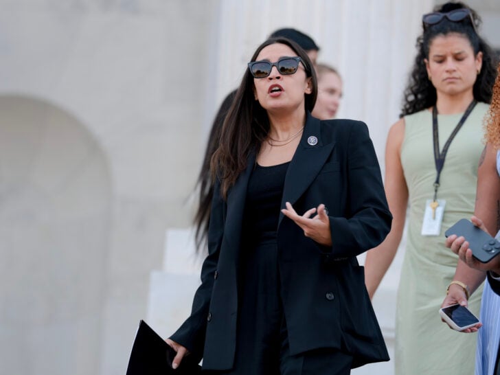Alexandria Ocasio-Cortez Broke Up With Fiance Before Freezing Eggs