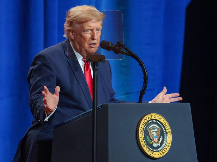 Donald Trump’s New Hairstyle Sparks Rumors That He’s Wearing a …