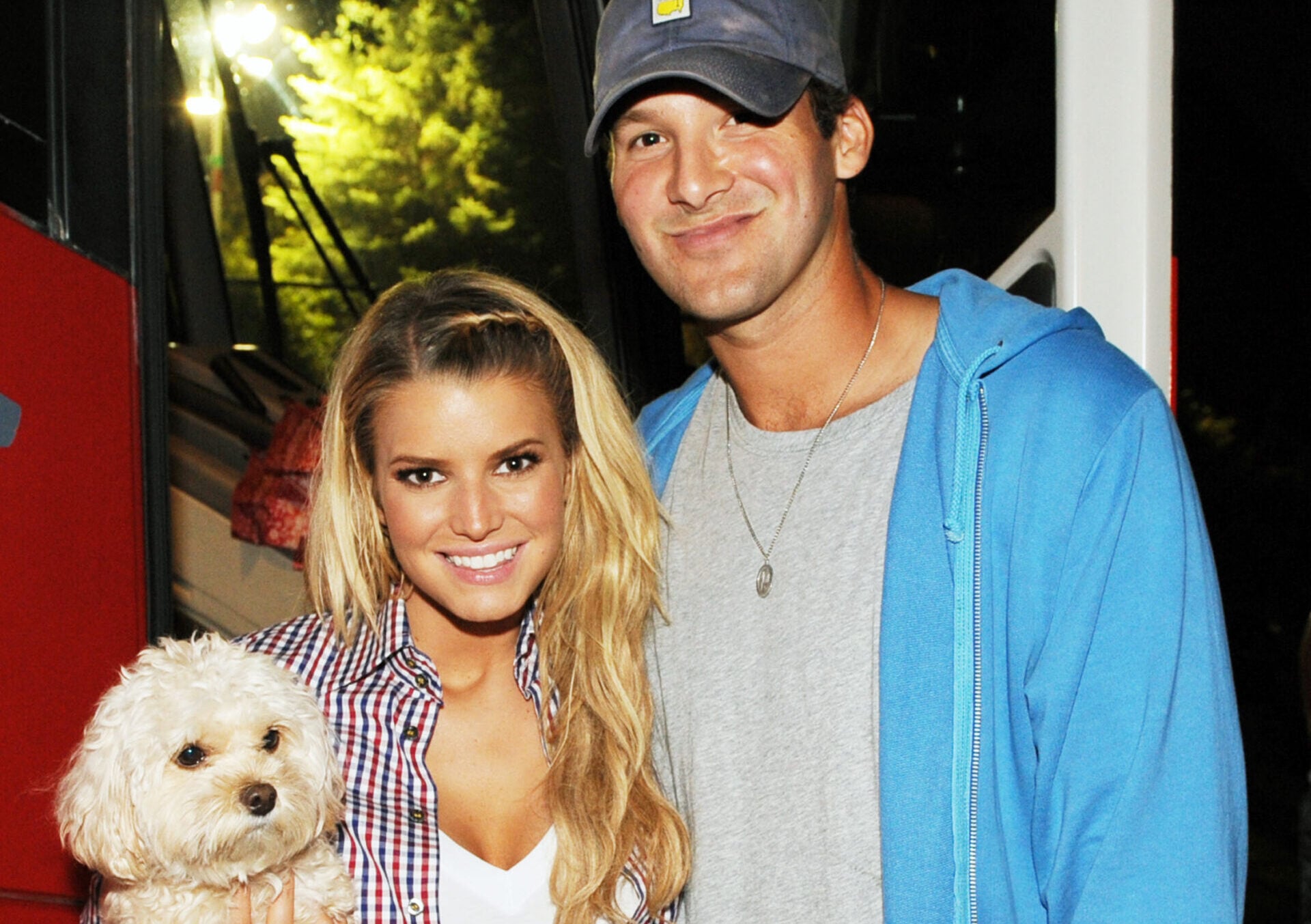 Daisy with Singer/Songwriter Jessica Simpson and Dallas Cowboys Quarterback Tony Romo backstage after Jessica finished her first live performance in 3 years.