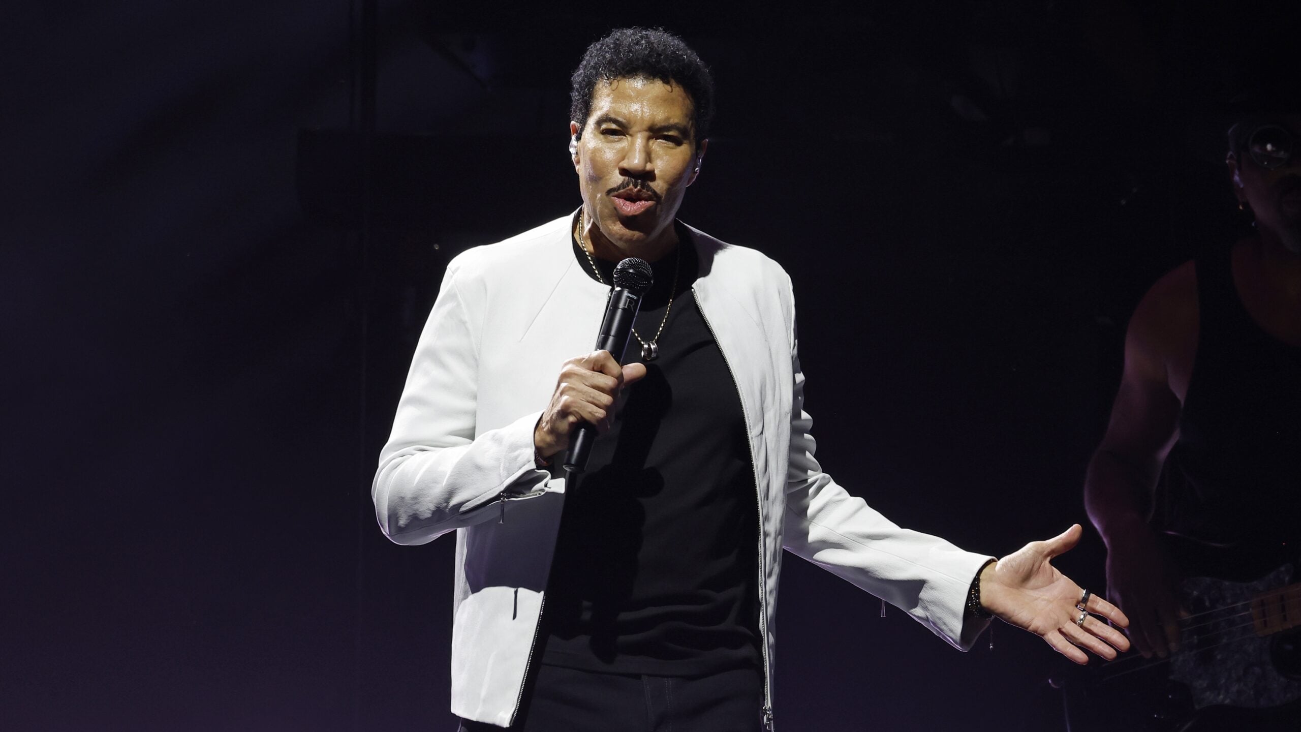 Lionel Richie Hospitalized, In Intensive Care After Concert