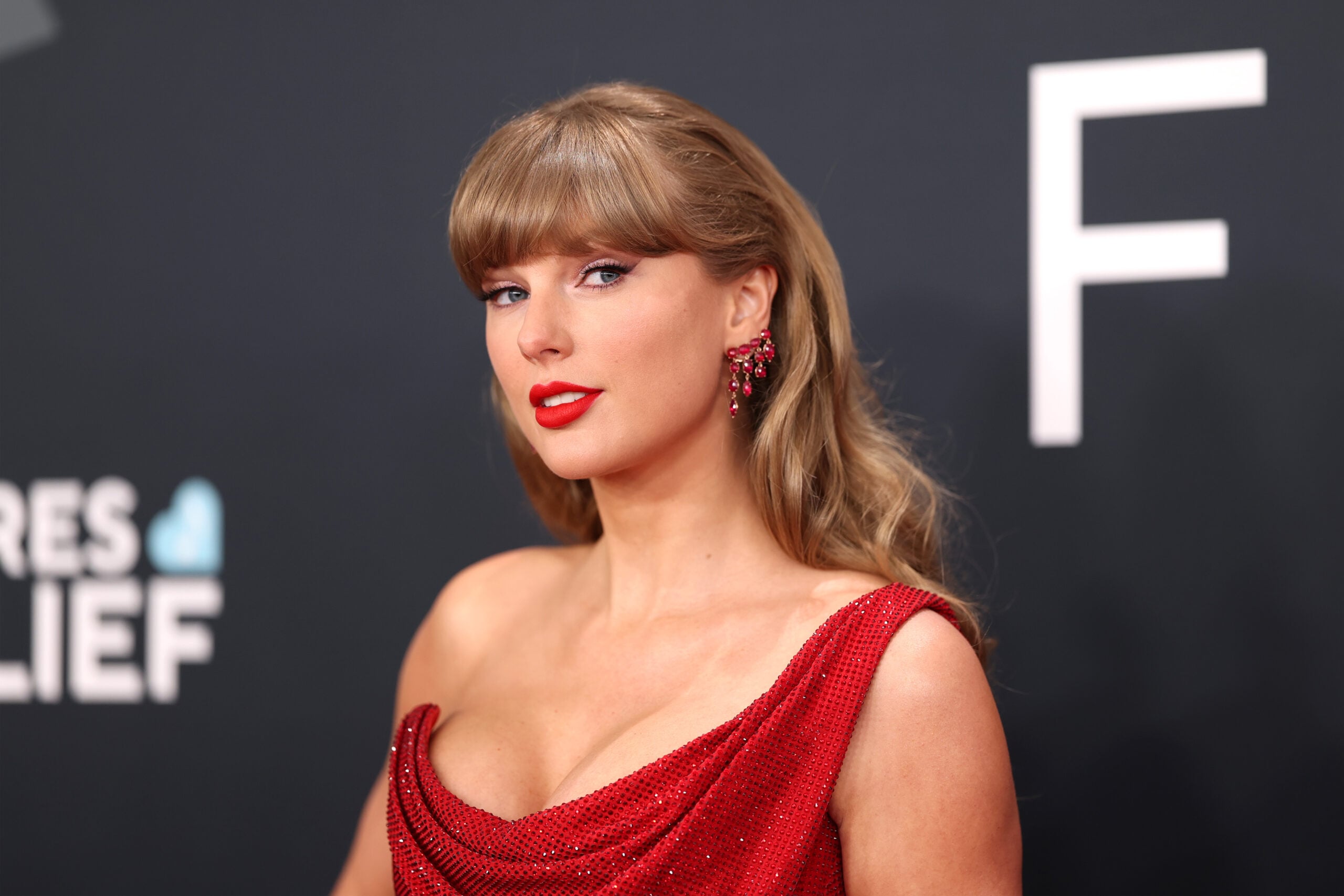 Taylor Swift Skips Emmys to Attend Chiefs Game With ... Tom Cruise?!