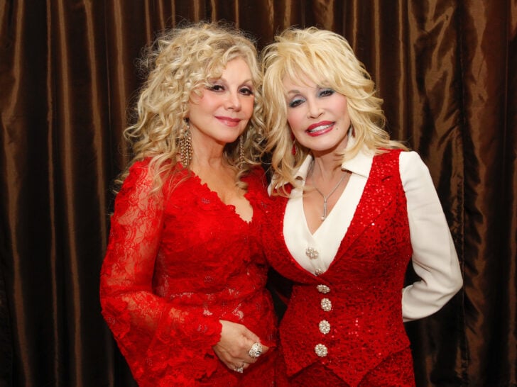Dolly Parton’s Family Didn’t Know She Had Cancer, Sister Reveals