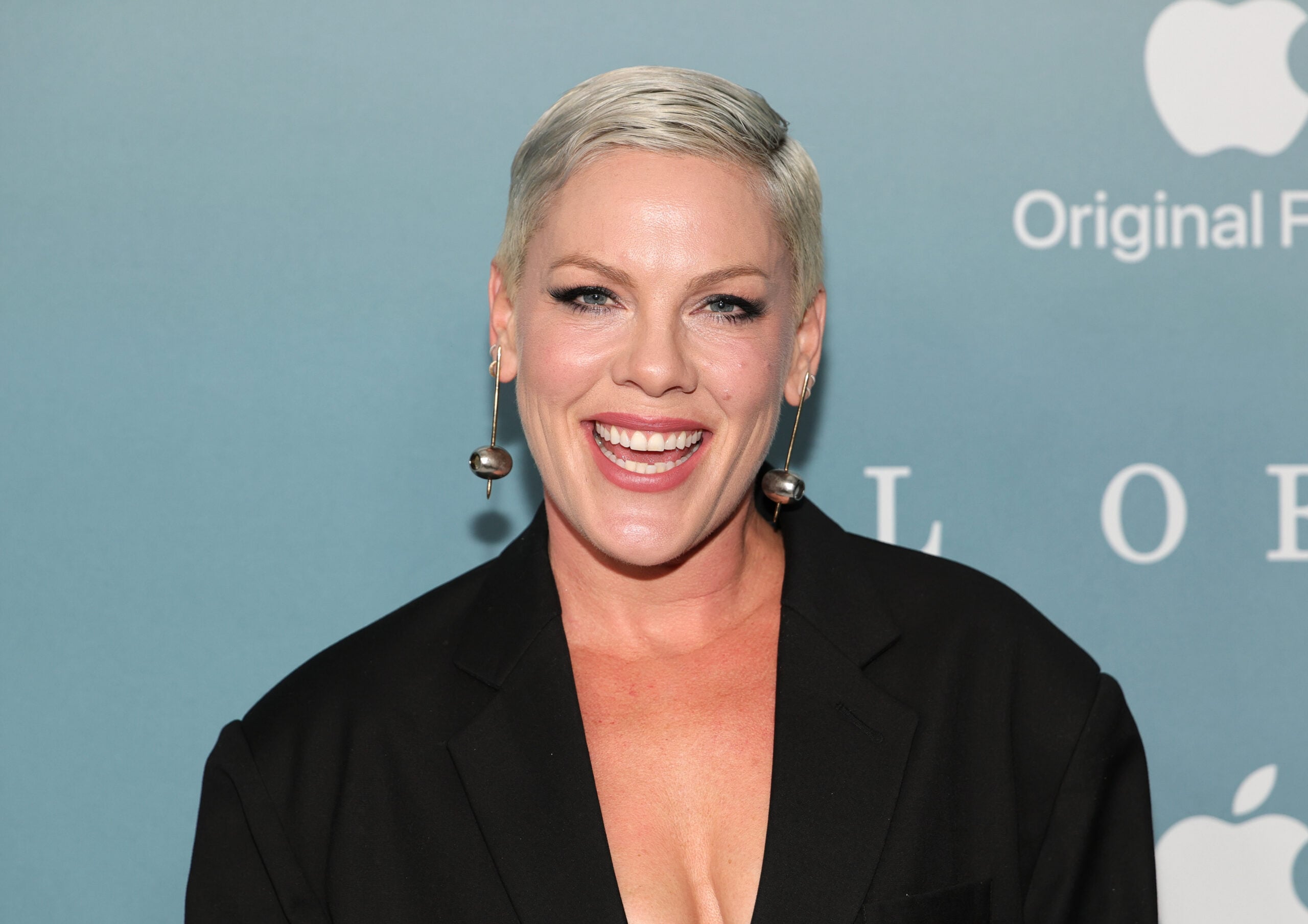 Pink Speaks Out After Makeup-Free Paparazzi Photo Goes Viral