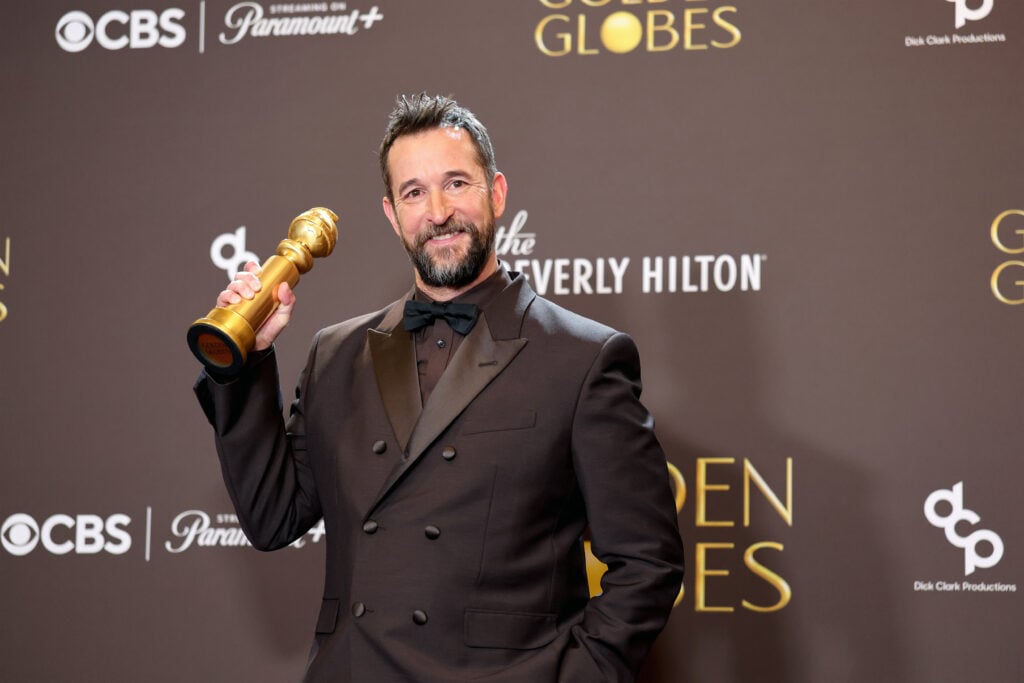 Noah Wyle, winner of the Best Performance by a Male Actor in a Television Series â€“ Drama Award for 