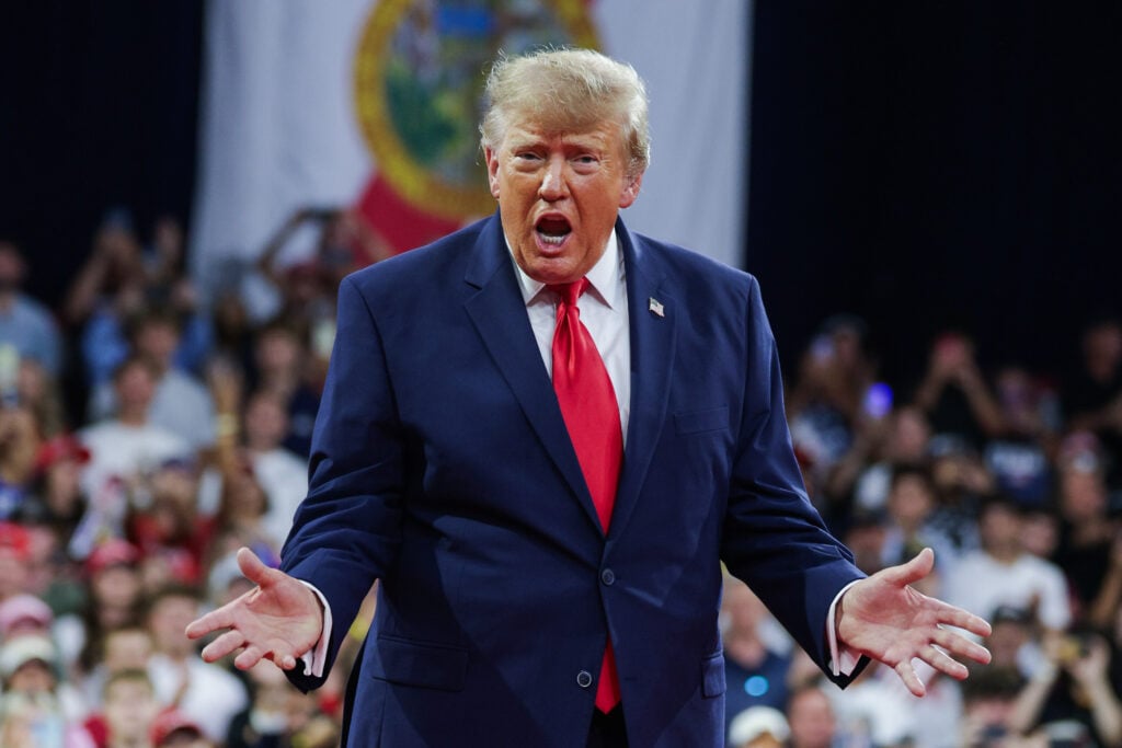 <a href="https://www.thehollywoodgossip.com/donald-trump-accused-of-raping-beatrice-keul-in-1993-president-denies-allegations/" target="_blank">Donald Trump Accused of Raping Beatrice Keul in 1993; President Denies Allegations</a>