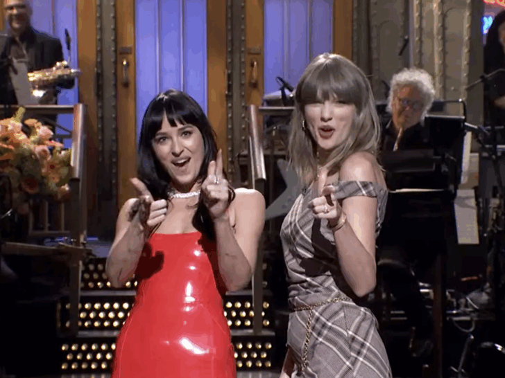 Taylor Swift crashed Dakota Johnson's SNL monologue in epic fashion.